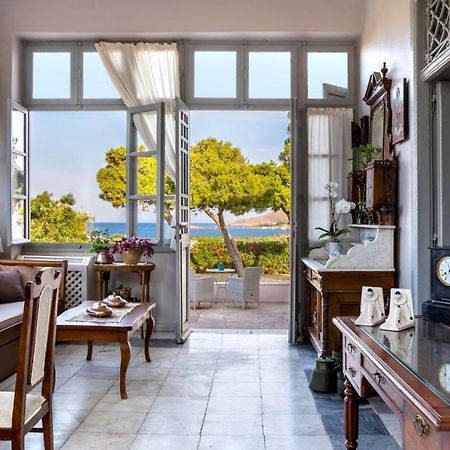Dellagracia Mansion In Poseidonia Syros Villa Posidhonía Exterior photo