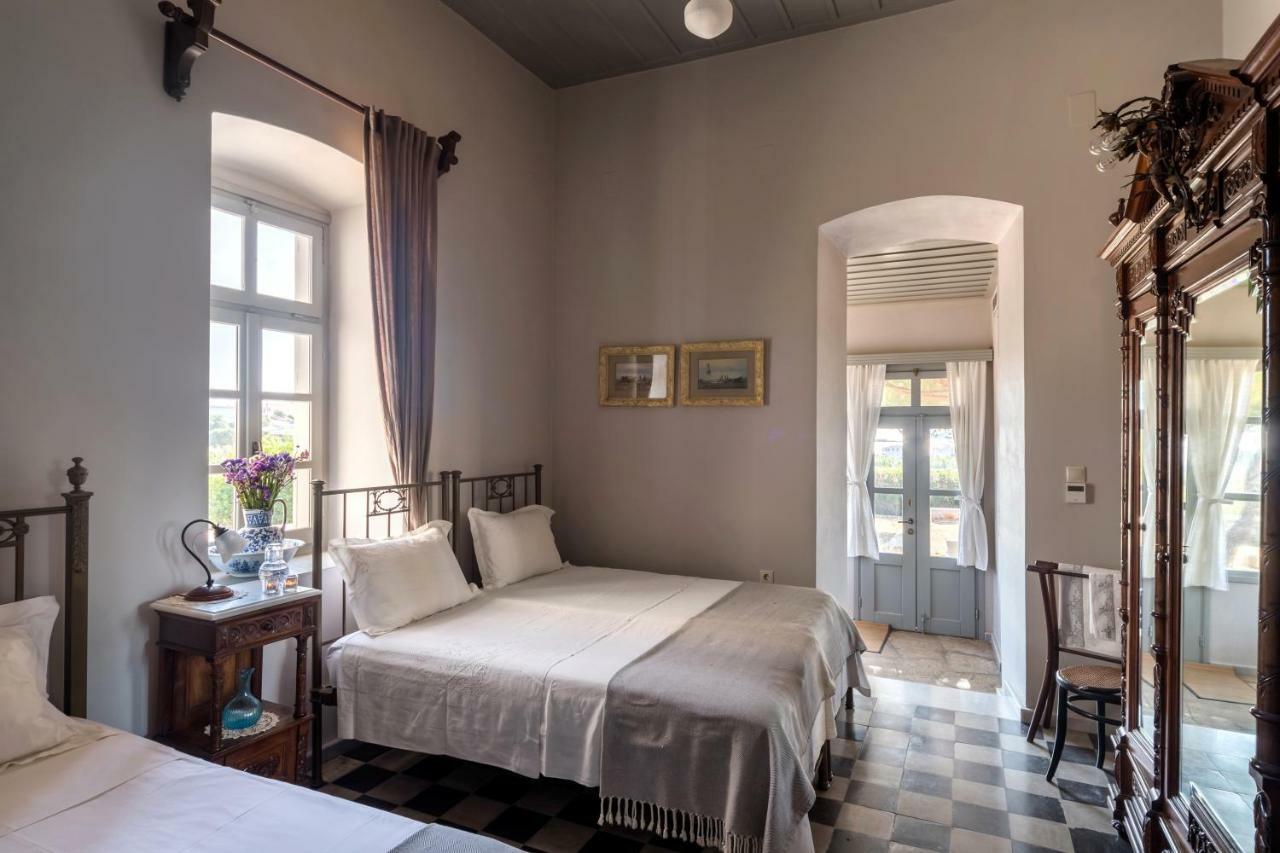 Dellagracia Mansion In Poseidonia Syros Villa Posidhonía Exterior photo